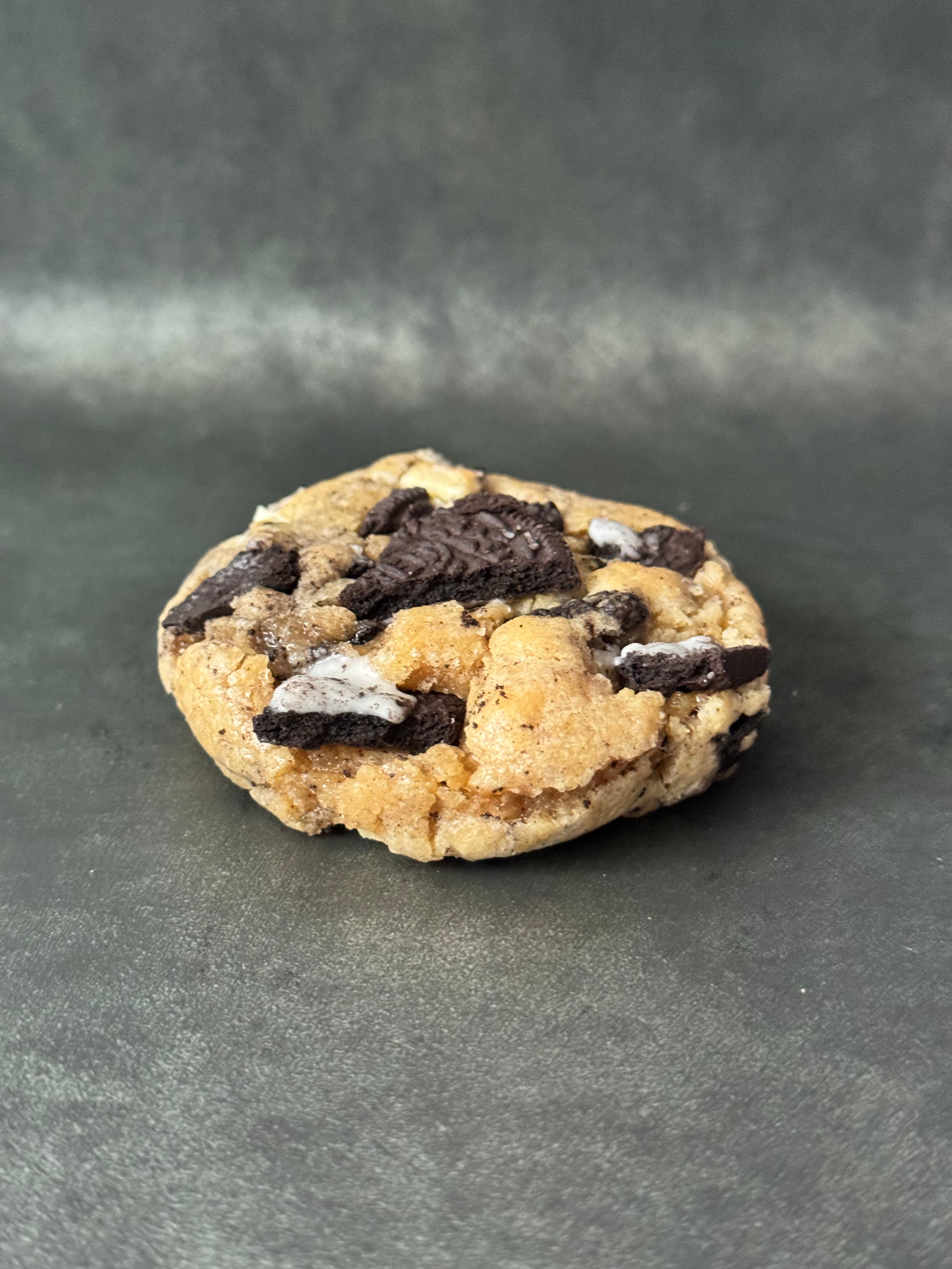 Oreo/White Chocolate Cookies - Lains Cookies